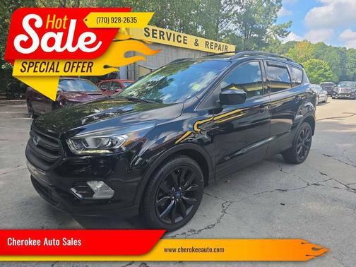Black 2018 Ford Escape SE