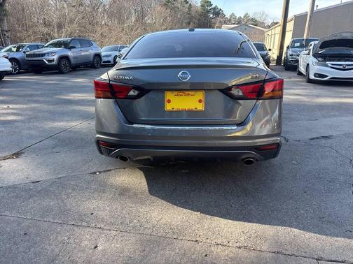 2022 Nissan Altima 2.5 SR 4dr Sedan