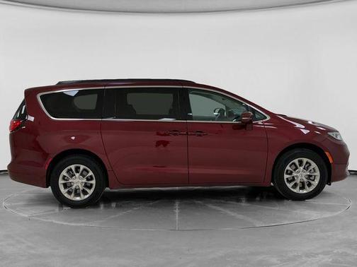 Velvet Red Pearlcoat 2022 Chrysler Pacifica Touring-L
