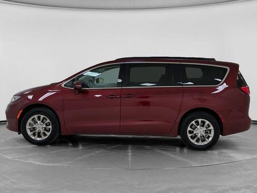 Velvet Red Pearlcoat 2022 Chrysler Pacifica Touring-L