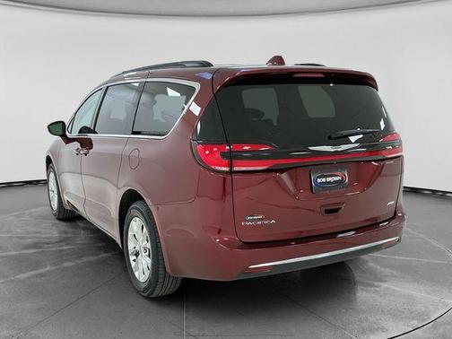 Velvet Red Pearlcoat 2022 Chrysler Pacifica Touring-L