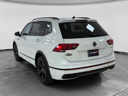 Opal White Pearl Effect 2023 Volkswagen Tiguan 2.0T SE R-Line Black