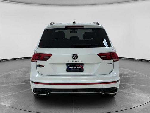 Opal White Pearl Effect 2023 Volkswagen Tiguan 2.0T SE R-Line Black