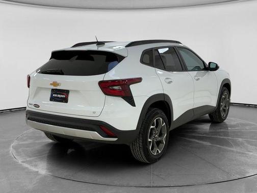 Summit White 2024 Chevrolet Trax LT