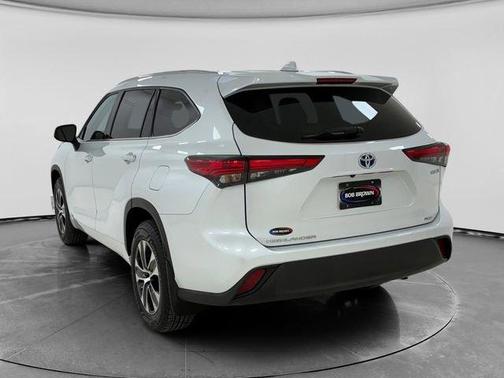 2022 Toyota Highlander Hybrid XLE