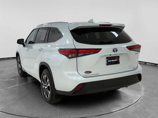 2022 Toyota Highlander Hybrid XLE