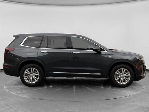 Wilder Metallic 2022 Cadillac XT6 Luxury AWD