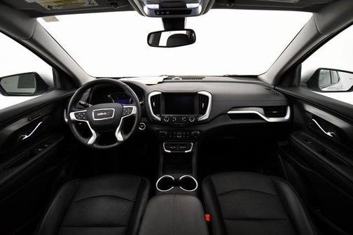Photo 5 of 22 of 2022 GMC Terrain SLT