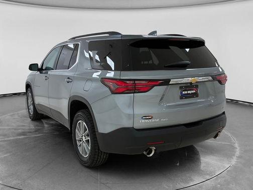 Sterling Gray Metallic 2023 Chevrolet Traverse LT Cloth