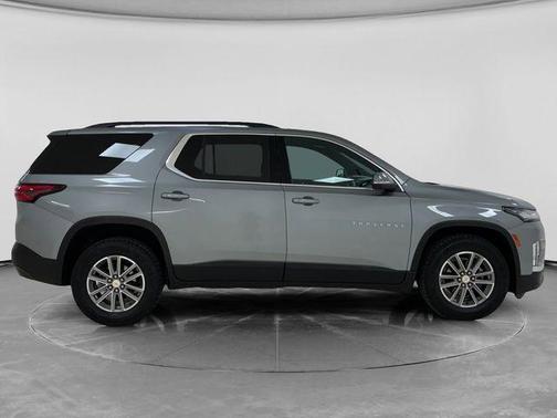 Sterling Gray Metallic 2023 Chevrolet Traverse LT Cloth