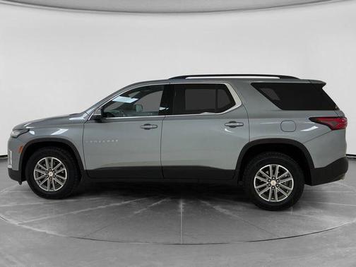 Sterling Gray Metallic 2023 Chevrolet Traverse LT Cloth