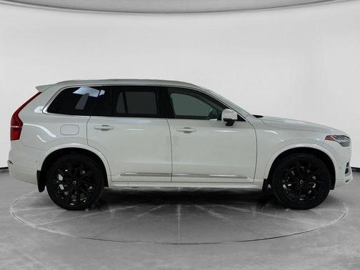 Crystal White Metallic 2023 Volvo XC90 B6 Plus 7-Seater