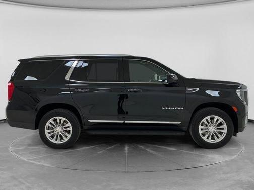 Onyx Black 2024 GMC Yukon SLT
