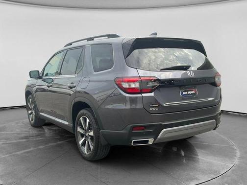 Modern Steel Metallic 2024 Honda Pilot Touring
