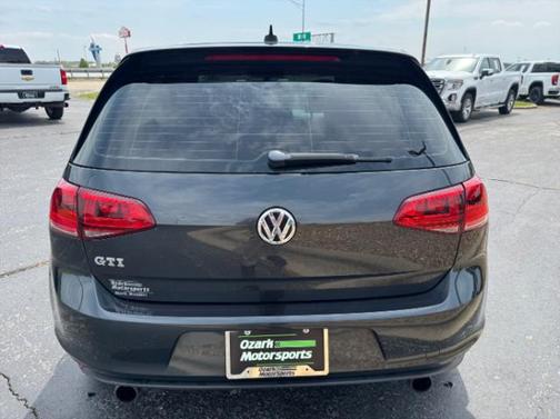 2016 Volkswagen Golf GTI 2.0T SE 4-Door