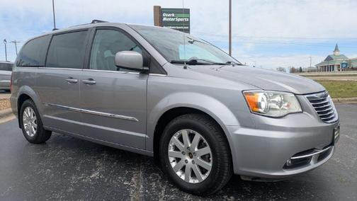 2016 Chrysler Town & Country Touring