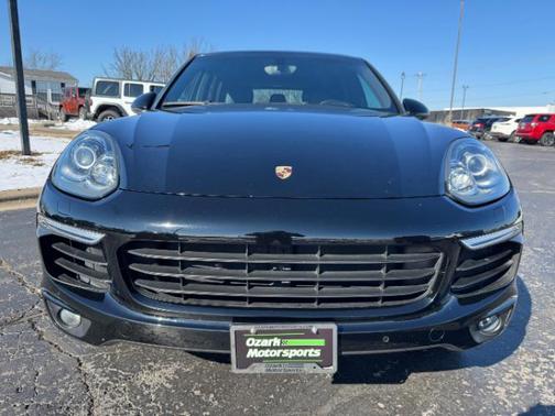 2018 Porsche Cayenne Base (Tiptronic)