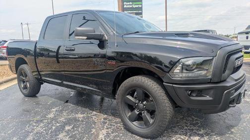 Diamond Black Crystal Pearl 2019 RAM 1500 SLT