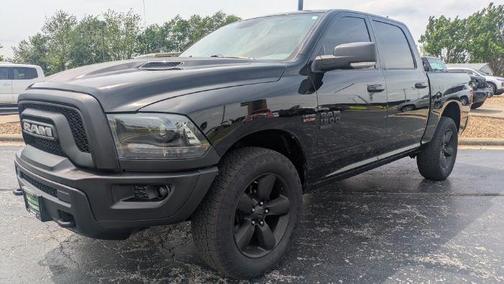 Diamond Black Crystal Pearl 2019 RAM 1500 SLT