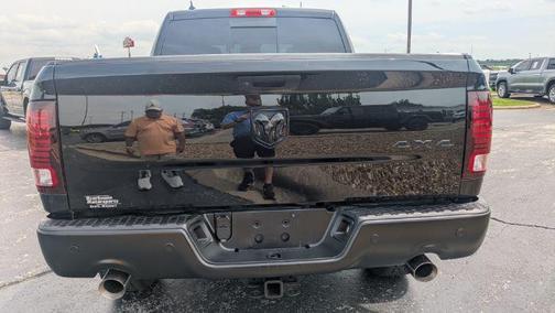 Diamond Black Crystal Pearl 2019 RAM 1500 SLT