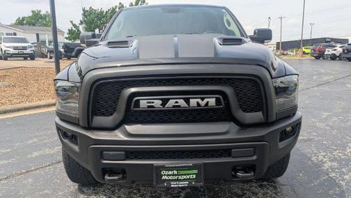Diamond Black Crystal Pearl 2019 RAM 1500 SLT