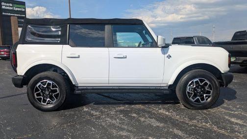 Oxford White 2022 Ford Bronco Outer Banks