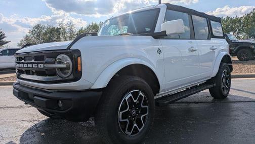 Oxford White 2022 Ford Bronco Outer Banks