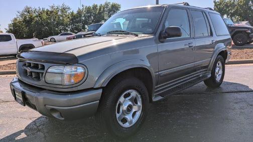 Harvest Gold Metallic 2000 Ford Explorer Limited