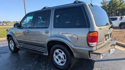Harvest Gold Metallic 2000 Ford Explorer Limited
