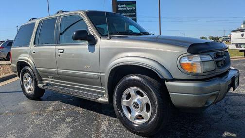 Harvest Gold Metallic 2000 Ford Explorer Limited