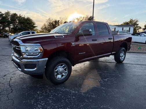 2022 RAM 2500 Tradesman Crew Cab 4x4 6'4' Box