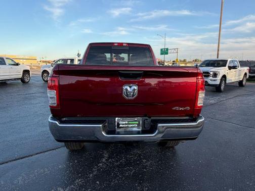2022 RAM 2500 Tradesman Crew Cab 4x4 6'4' Box
