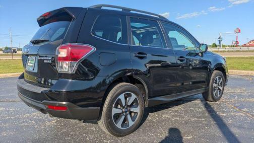 Crystal Black Silica 2017 Subaru Forester 2.5i Limited