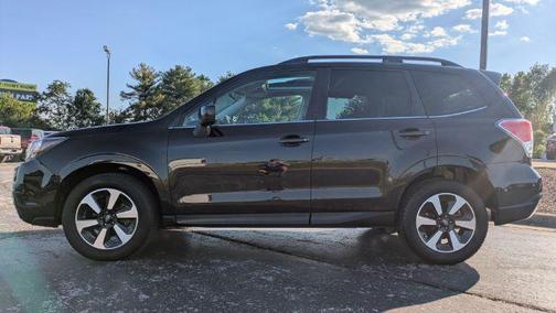 Crystal Black Silica 2017 Subaru Forester 2.5i Limited