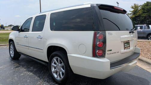 White Diamond Tricoat 2011 GMC Yukon XL Denali