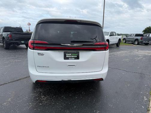 Bright White Clearcoat 2021 Chrysler Pacifica Touring L