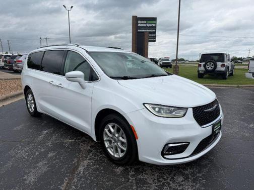 Bright White Clearcoat 2021 Chrysler Pacifica Touring L