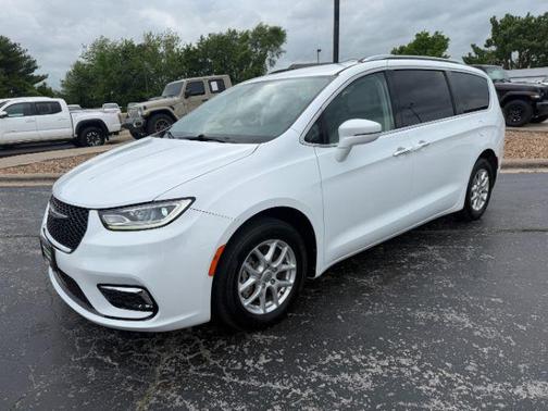 Bright White Clearcoat 2021 Chrysler Pacifica Touring L