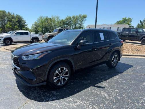 Opulent Amber 2020 Toyota Highlander XLE