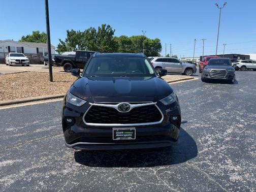 Opulent Amber 2020 Toyota Highlander XLE