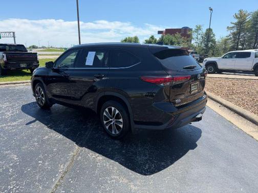 Opulent Amber 2020 Toyota Highlander XLE