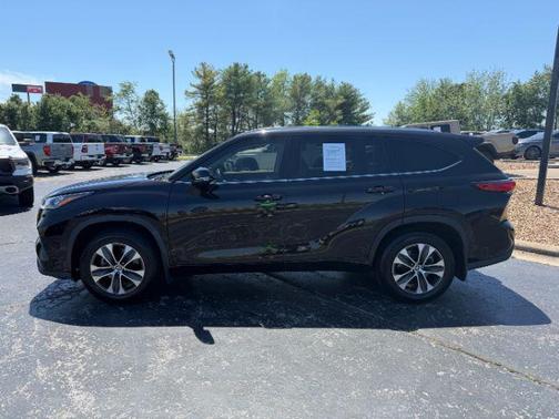 Opulent Amber 2020 Toyota Highlander XLE