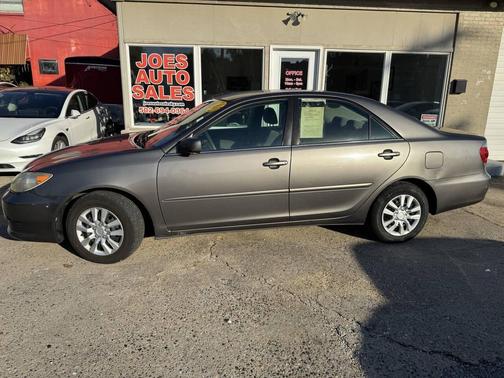 2005 Toyota Camry LE