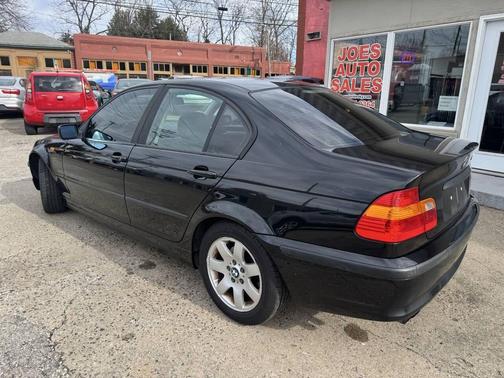 2004 BMW 325 325i 4dr Sedan