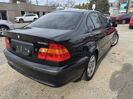 2004 BMW 325 325i 4dr Sedan