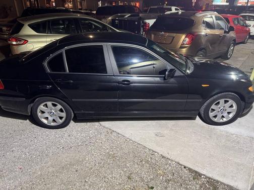 2004 BMW 325 325i 4dr Sedan