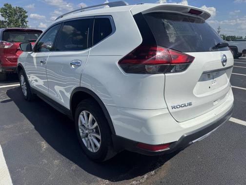 White 2018 Nissan Rogue SV