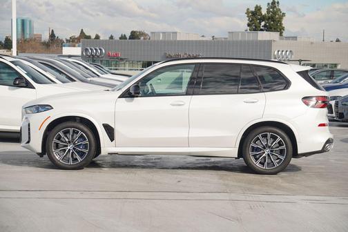 2025 BMW X5 M60i