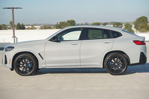 2025 BMW X4 M40i