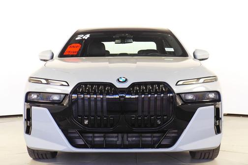 2024 BMW 750e i xDrive